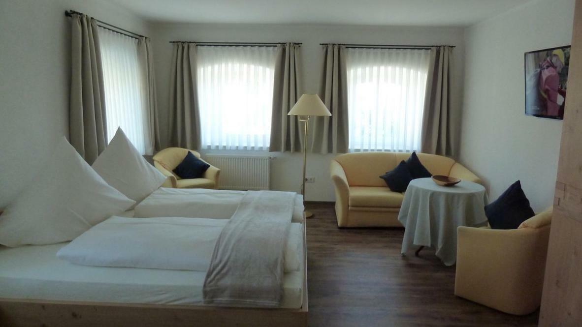 ריאדנבורג Ferienwohnung Zum Dorfwirt מראה חיצוני תמונה